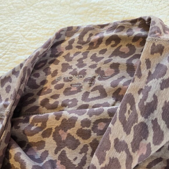 Beyond Yoga pink animal print leggings - Picture 3 of 6